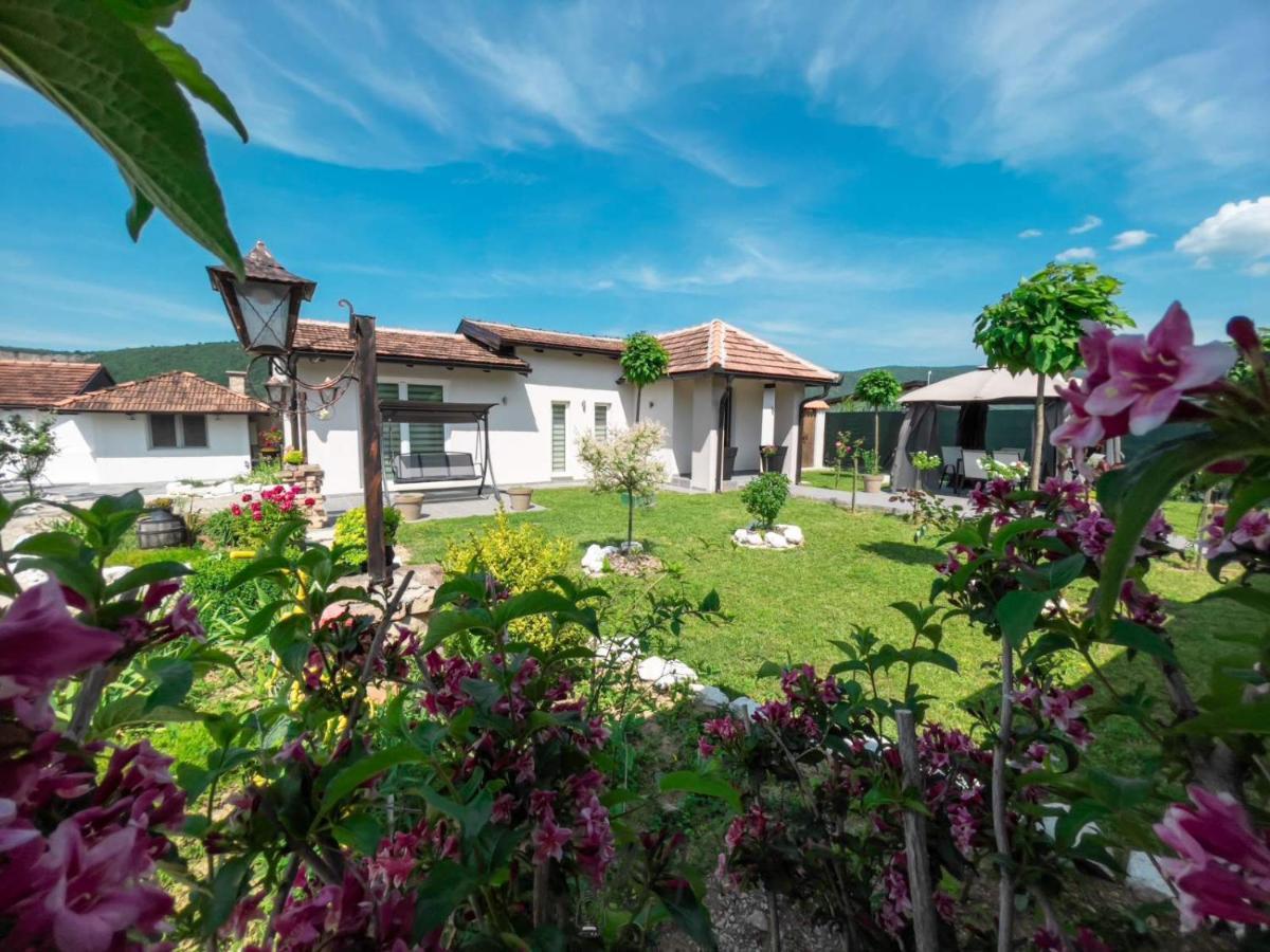 Family Estate Hadzalova Avlija Vila Bihać Exterior foto